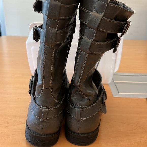 Nice Women’s Gray Boots - Picture 3 of 5